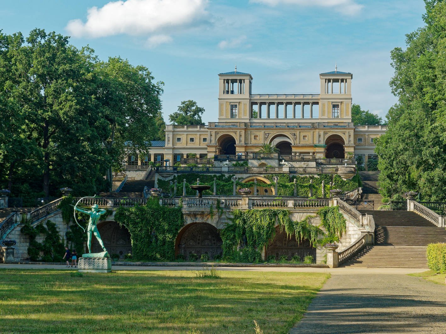 Pałac Oranżeria w parku Sanssouci w Poczdamie